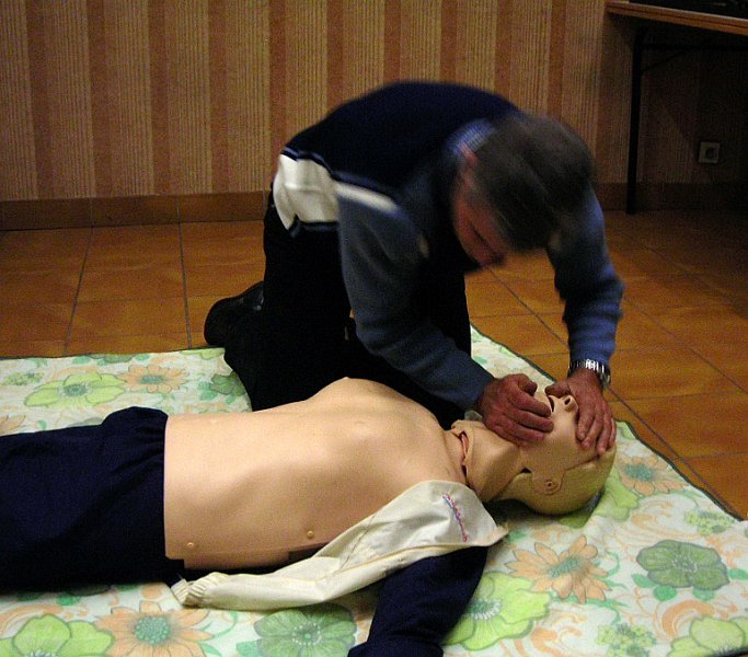 2011-10-14 09 Victime inconsciente-Reanimation Cardio-Pulmonaire.JPG